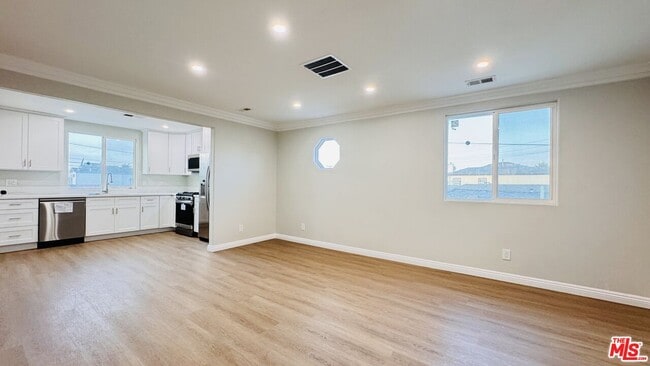 Foto del edificio - 4239 W Broadway