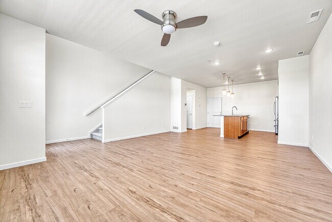 Foto del edificio - $2,195.95-  3 Bed, 2.5-Bath townhome in CO Springs with Central AC