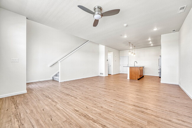 Foto del edificio - $2,400.00, beautiful 3-bedroom, 2.5-bathro...