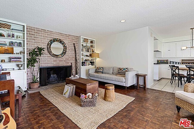 Building Photo - 1311 Las Pulgas Rd