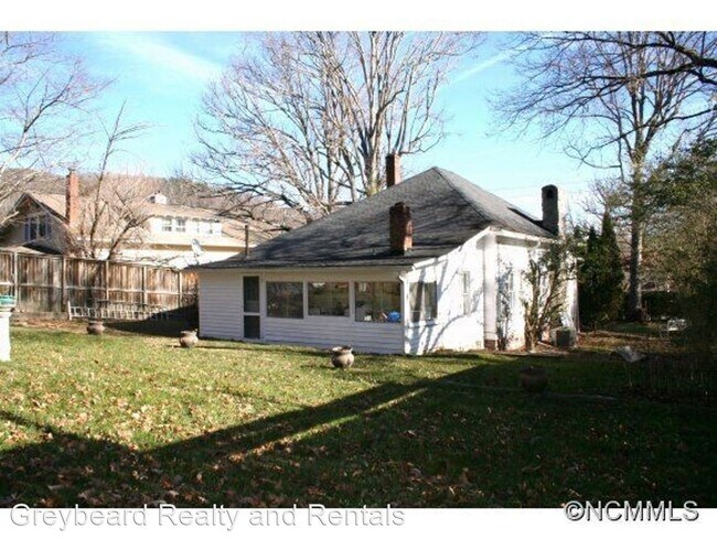 Foto del edificio - 2 br, 1 bath House - 1013 Montreat Rd