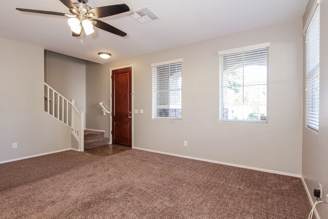 Foto del edificio - 10053 E Isleta Ave