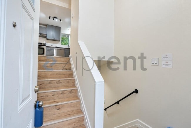 Building Photo - Unit