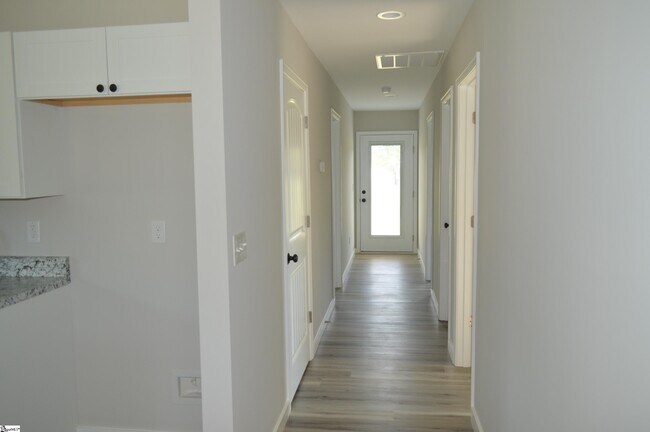 Building Photo - 91 Saluda Rd