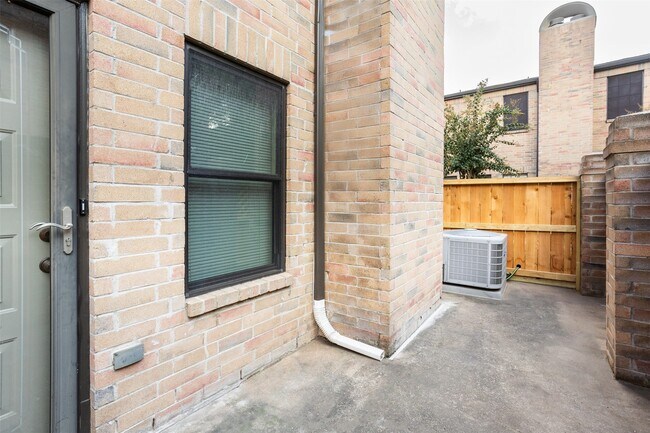 Foto del edificio - 9800 Pagewood Ln