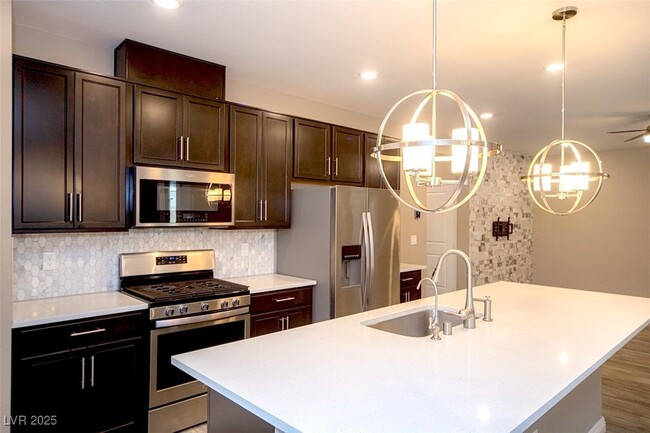 Building Photo - 829 Riverlawn Pl