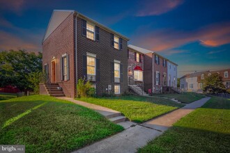 Building Photo - 907 Spry Harb