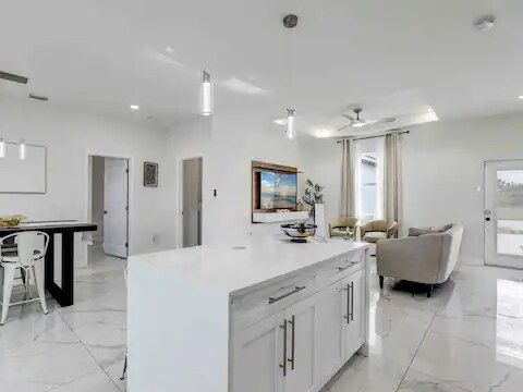 Foto del edificio - 110 Nelson Rd S