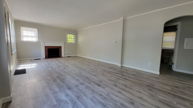 Foto del edificio - 1005 Wheatley Ave