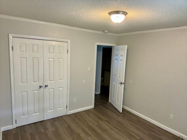 Building Photo - 3 Bedroom in Jack Britt