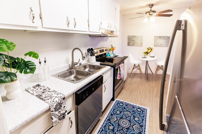 Foto del edificio - Bancroft Towers Apartments