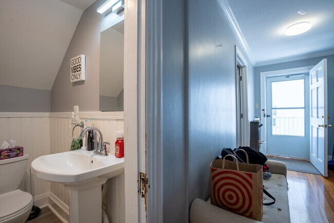 Building Photo - 40 Newcastle Rd