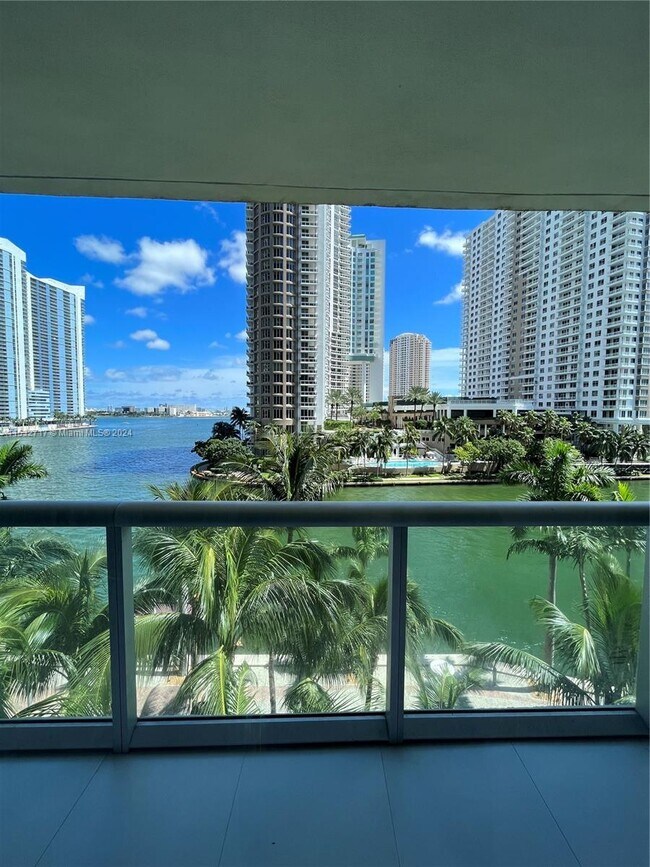 Foto del edificio - 465 Brickell Ave