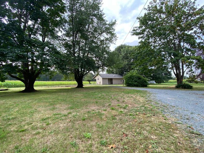 Building Photo - Spacious, Quiet 2-Bedroom Country Home in ...