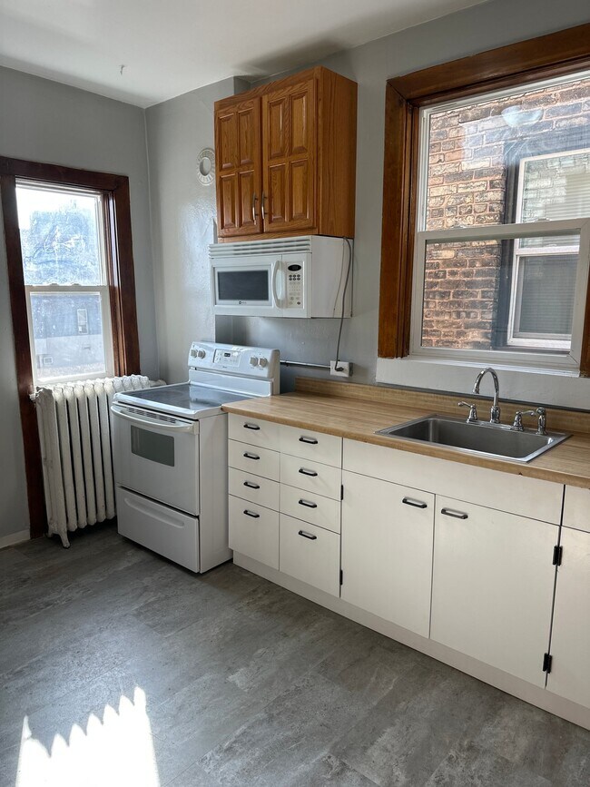 Foto del edificio - 117-129 N 2nd Ave E