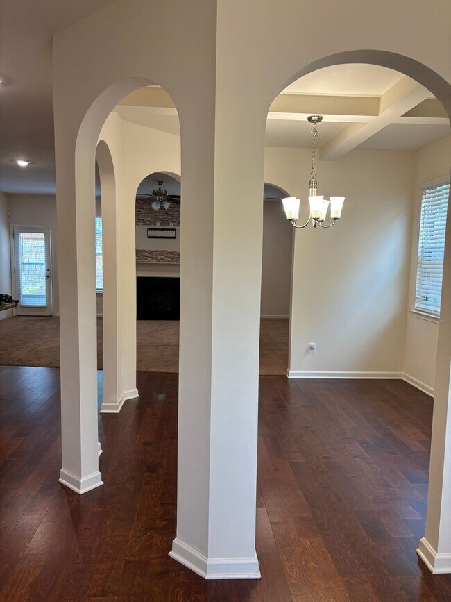 Building Photo - Spacious 4BR House in McDonough