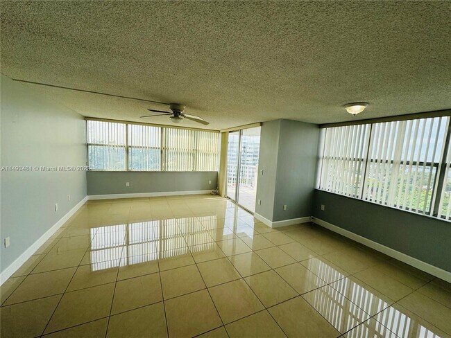 Foto del edificio - 1300 NE Miami Gardens Dr