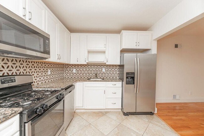 Foto del edificio - 796 Broadway