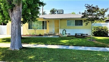 Building Photo - 4765 Sunnyside Dr