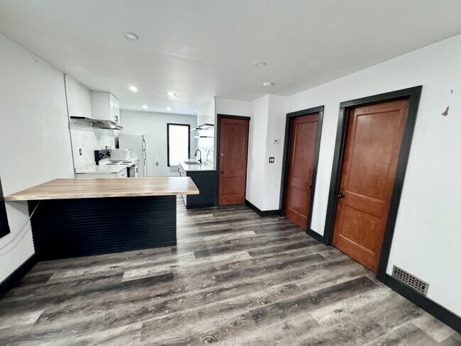 Photo du bâtiment - 1661 Howard Ave