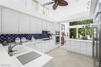 Building Photo - 7968 Grand Bay Dr