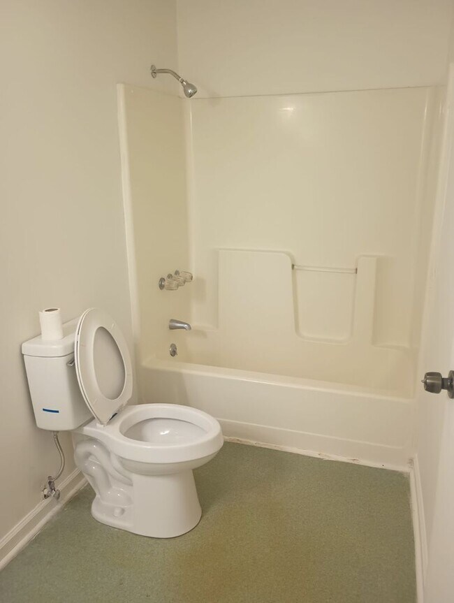 Foto del edificio - 121 Gould Dr