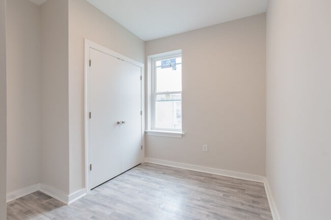 Building Photo - PA0275