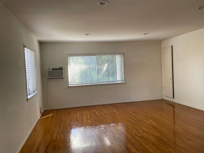 Building Photo - 8561 Colgate Ave