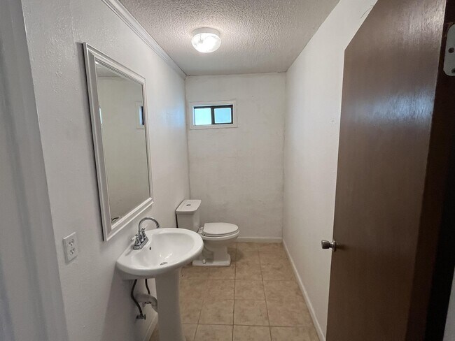 Building Photo - 310 S Val Verde Rd