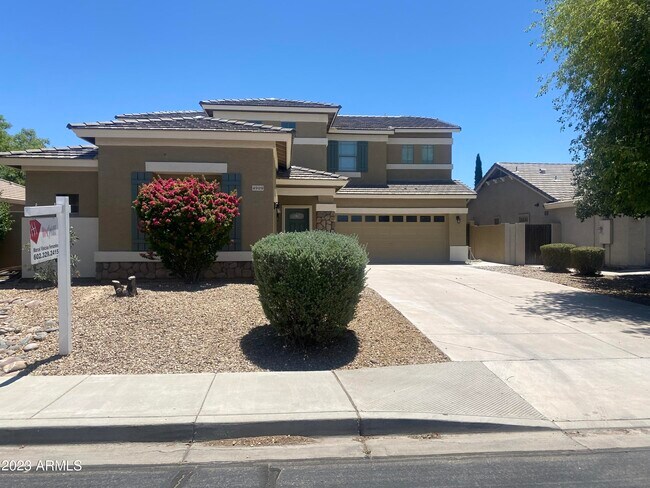 Foto del edificio - 4909 E Colonial Dr