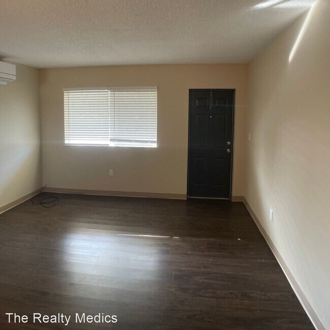Building Photo - 2 br, 1 bath House - 3015 CR Smith St Unit 44