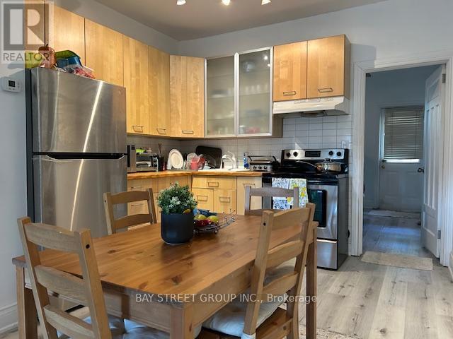 Building Photo - 693 Woodbine Ave