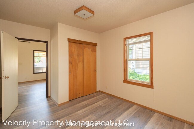 Foto del edificio - 1 br, 1 bath House - 343 NW Georgia Ave.