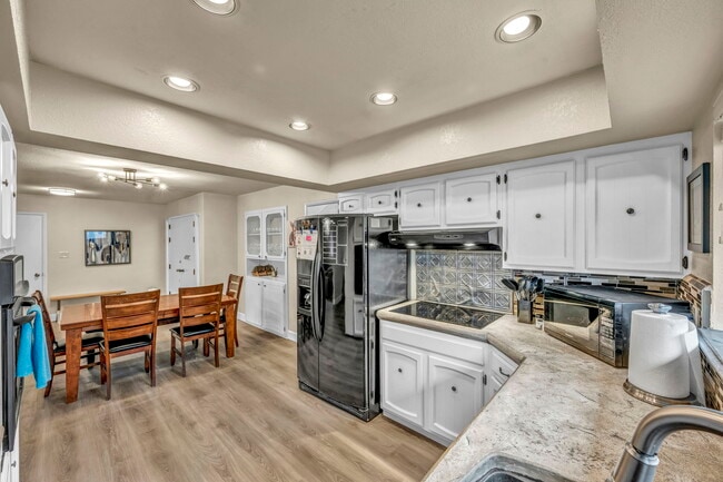 Building Photo - 1490 Foster Dr