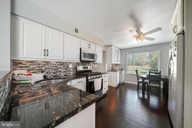 Foto del edificio - 9000 Ayrdale Crescent