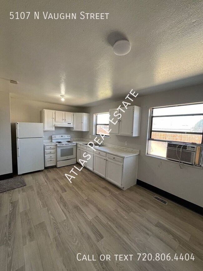 Building Photo - Beautifully updated 5 Bedroom 3 Bath in De...