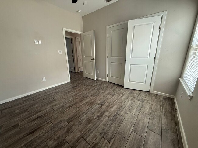Foto del edificio - 5800 Sandpiper Ave