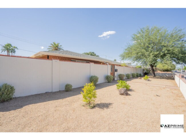 Foto del edificio - Welcome to your Elegantly Furnished 4/3 Ha...