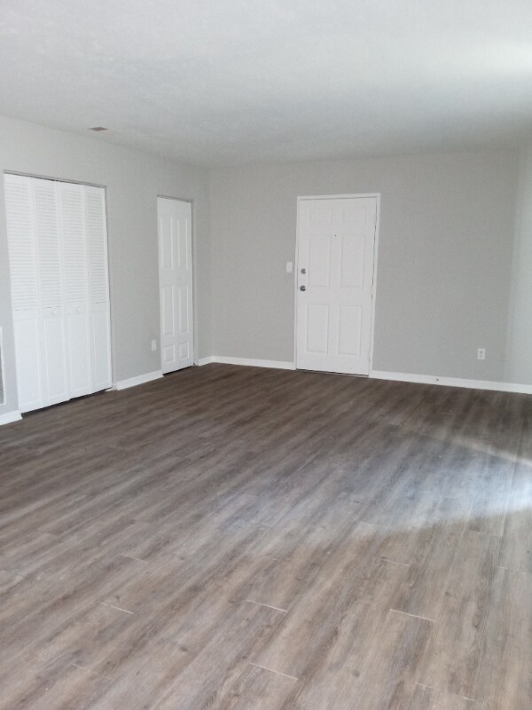 Building Photo - 346 Longley Dr