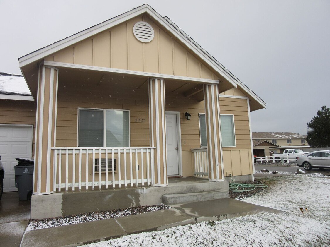 Primary Photo - 2227 Jakob Ave