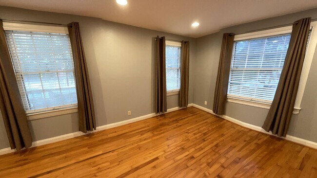 Foto del edificio - 912 E 32nd St