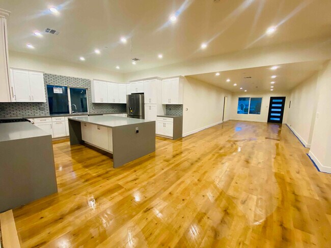 Foto del edificio - 22654 Miranda St