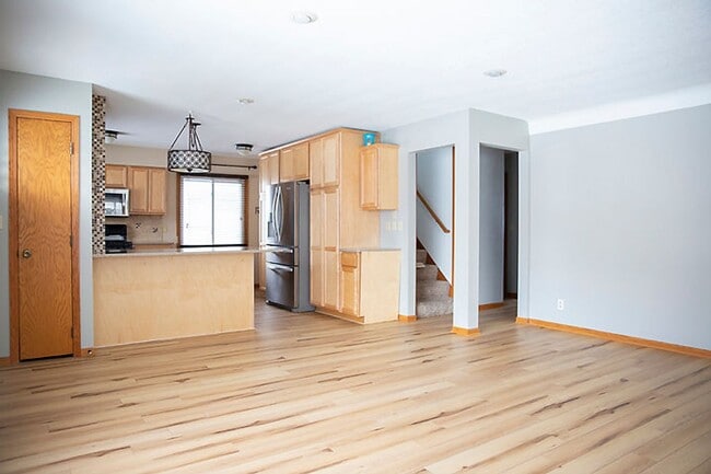 Building Photo - DONT MISS!!!  Wonderful Single Family in S...