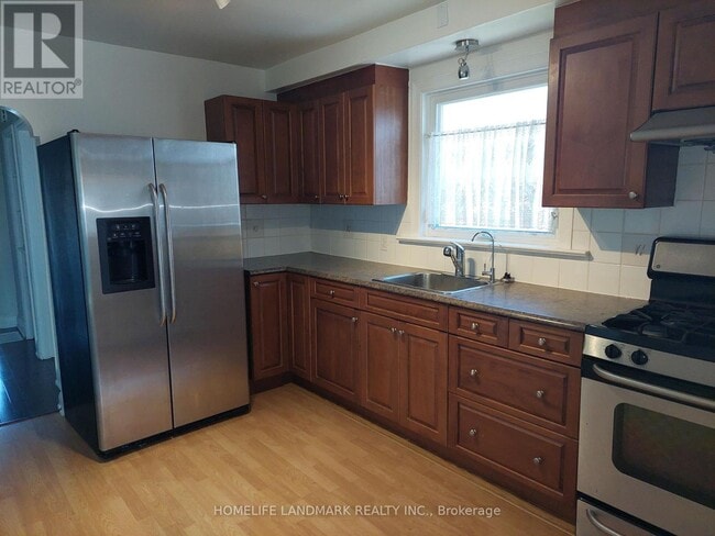 Building Photo - 211 Ellington Dr