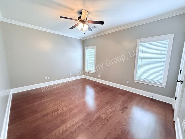 Foto del edificio - 157 Falls Grove Drive