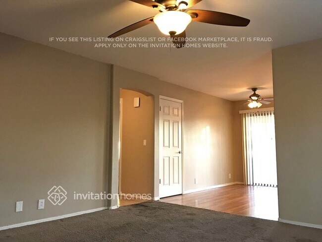 Building Photo - 15709 W Smokey Dr