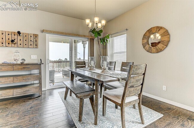 Building Photo - 5 BED, 3 BATH, 3 CAR!! Amazing location in...
