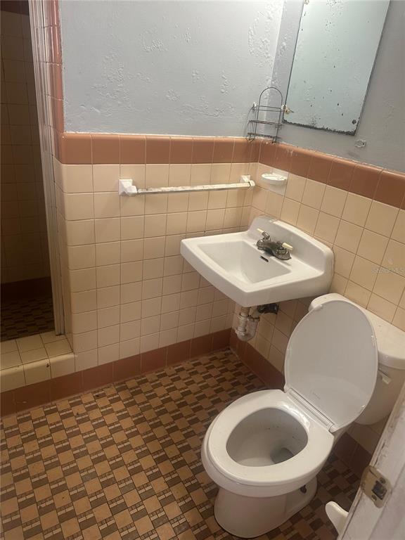 Building Photo - 1600 E Duval St