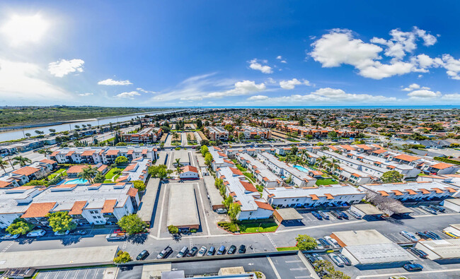 Building Photo - Huntington Vista