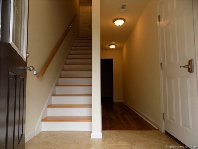 Building Photo - 6 Barnum Ct